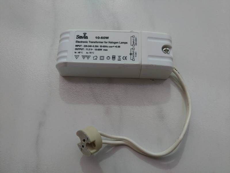 Transformadores para lâmpadas de 12V, como novos.