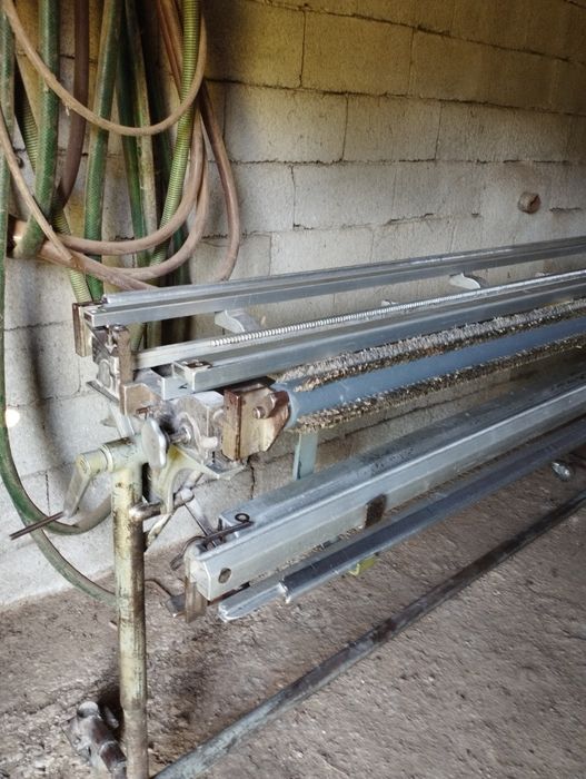 Máquina de atar teias e cavalete