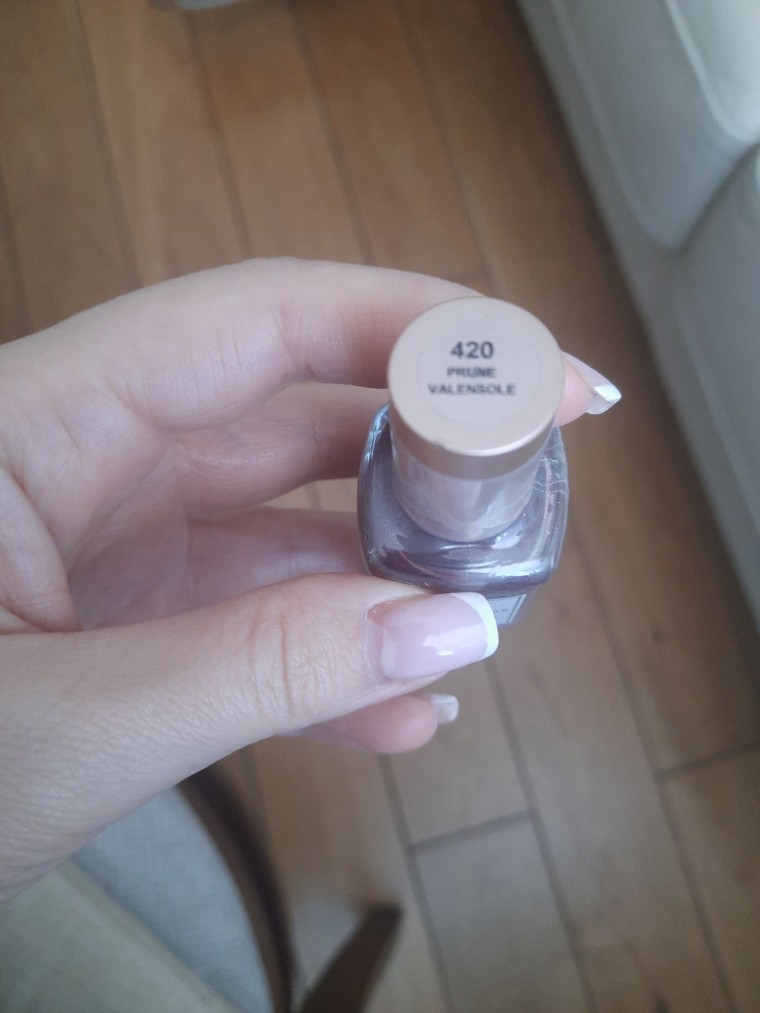Nowy lakier do paznokci la provencale nr 420