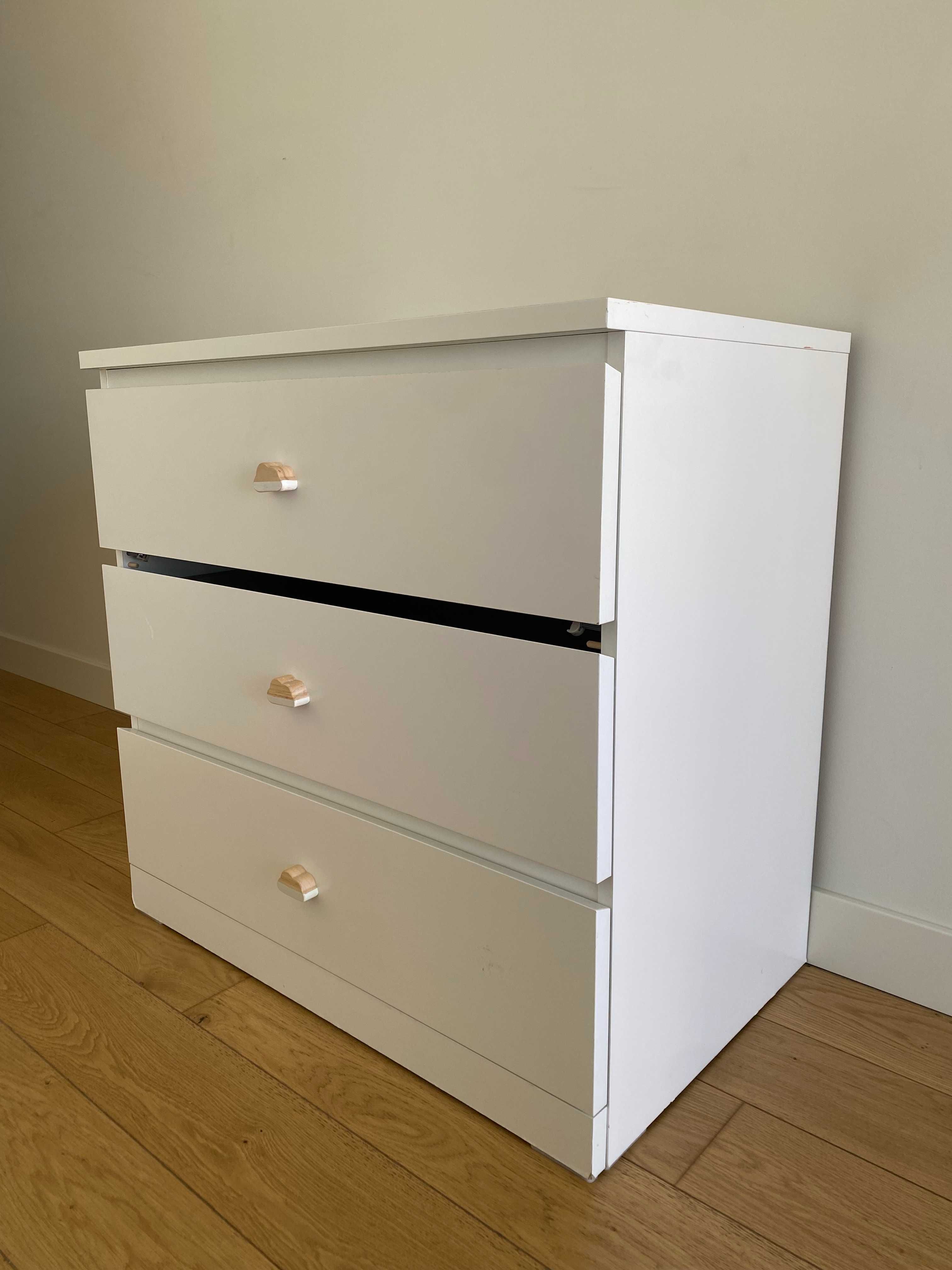 Cómoda MALM Ikea
