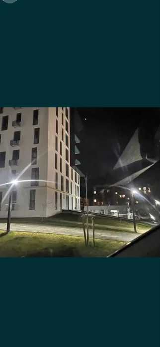 Паркінг з зарядкою EV | Львів, подобово 200 грн, 15хв до ЖД вокзалу