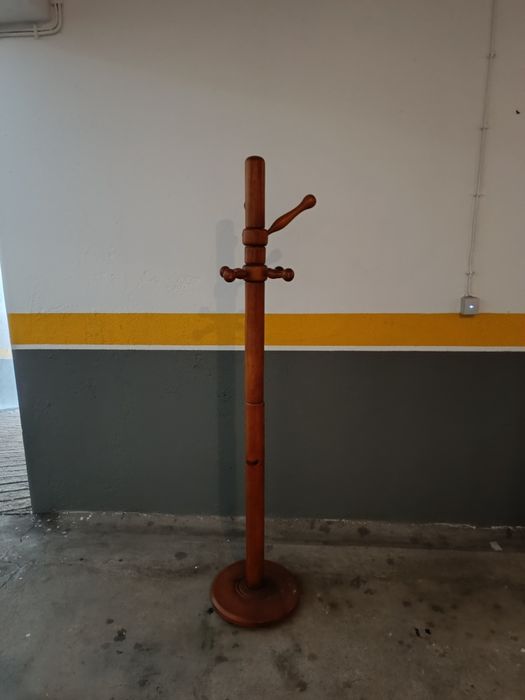 Cabide múltiplo de pé