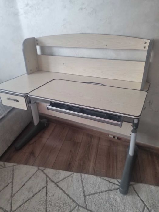 Зростаюча парта для школярів. ВИРОБНИК "Cubby".