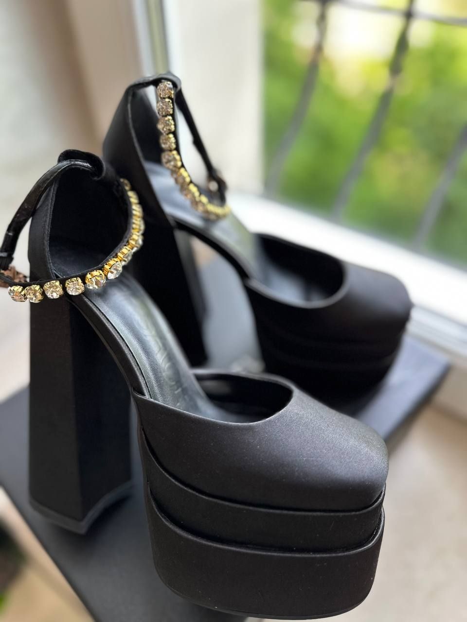 Туфли Versace Черные Medusa Aevitas