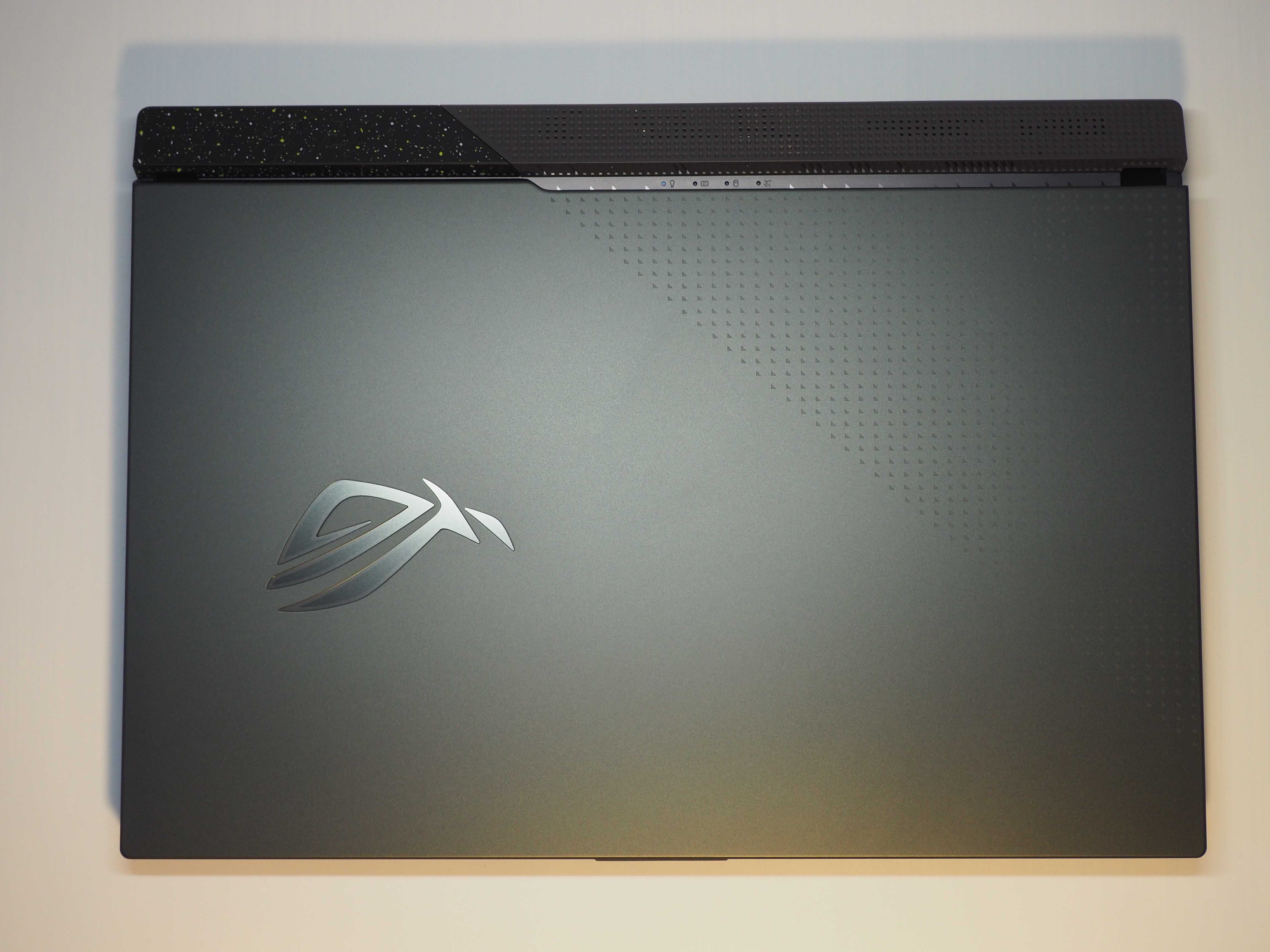Laptop Gamingowy Asus ROG Strix G713RM 17,3" AMD Ryzen 9, 16 GB RAM
