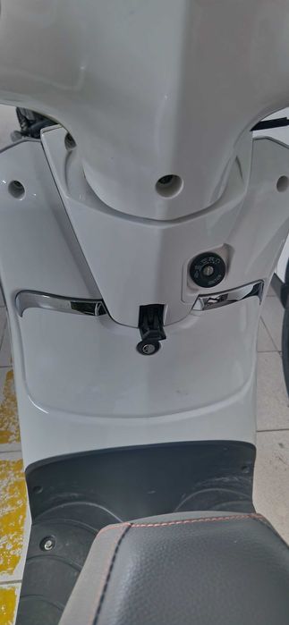 moto 125 zahara branca