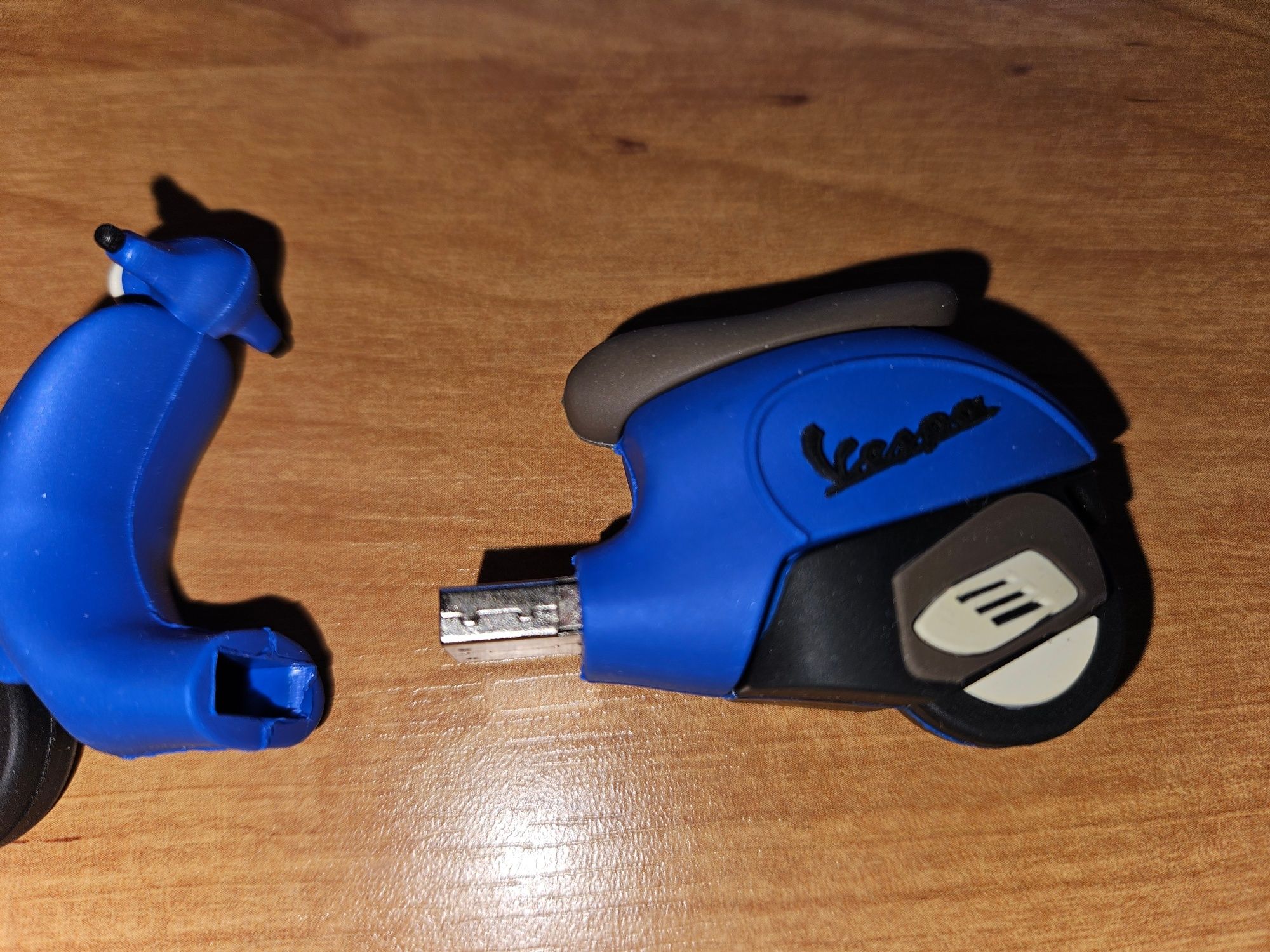 Pendrive niebieski skuter motor