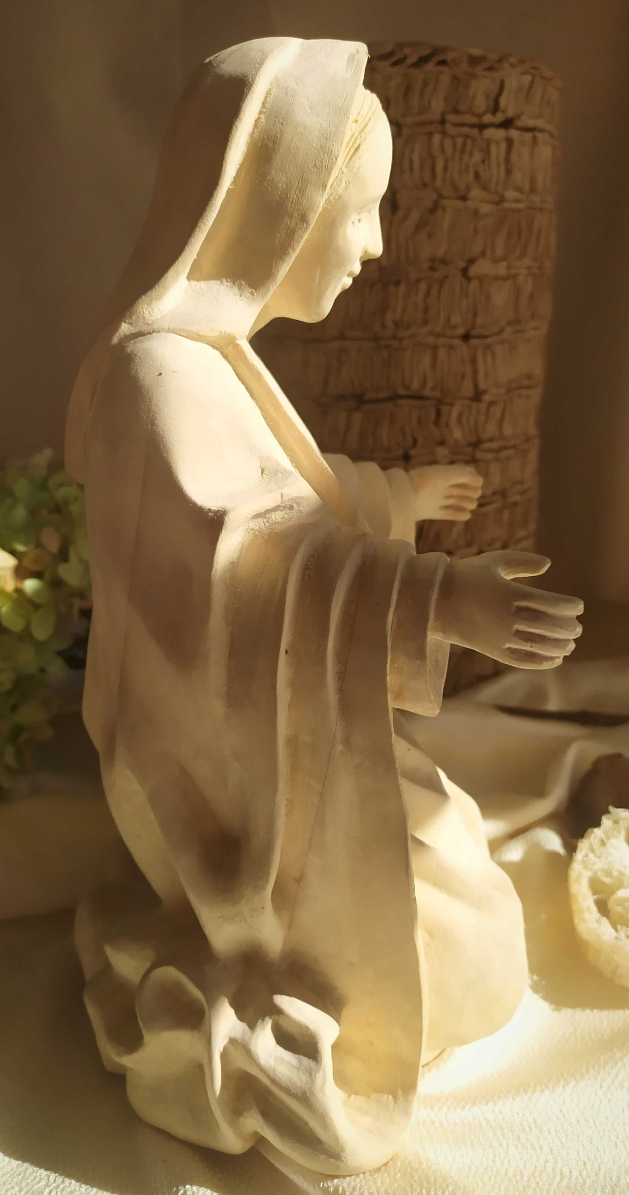 Rzeźba surowe drewno szopka Maryja