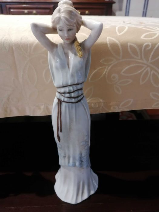 Estatuetas em porcelana. ROYAL DOULTON NOVAS