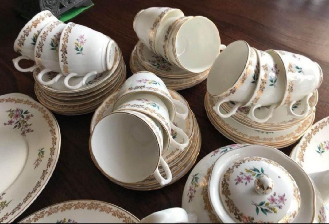 Royal Grafton Angielska Porcelana Kostna Filiżanka kwiaty Vintage