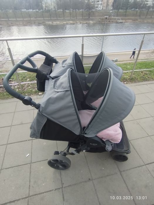 Коляска (візочок) для двійні britax