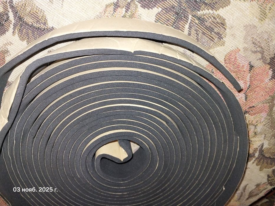 Самоклеящаяся губчатая уплотнительная лента