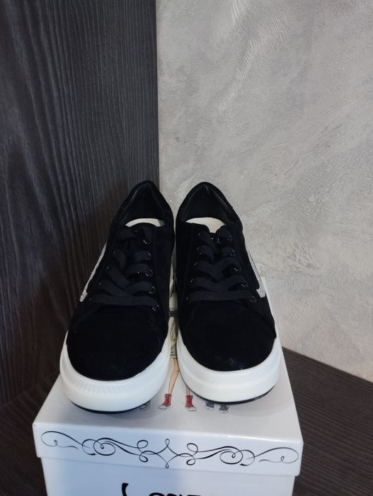 Жіночі кросівки LONZA