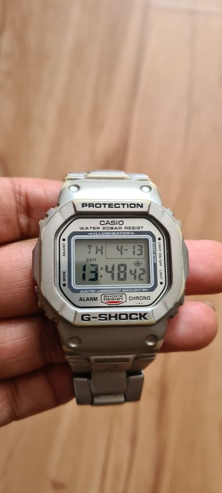 Gshock DW5000, Rok 2001