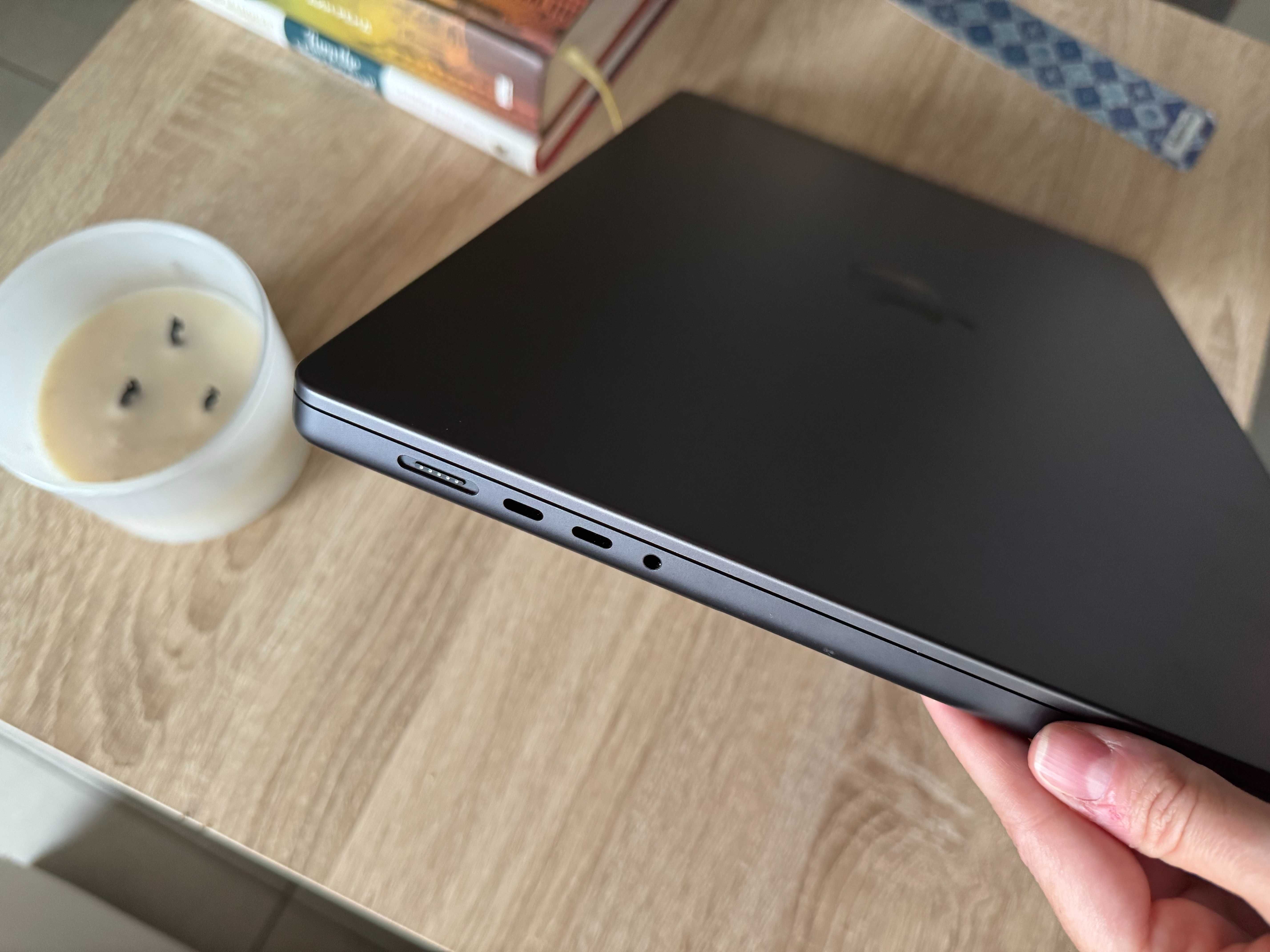 MacBook Pro 16' M4 48GB (almost new, with box)