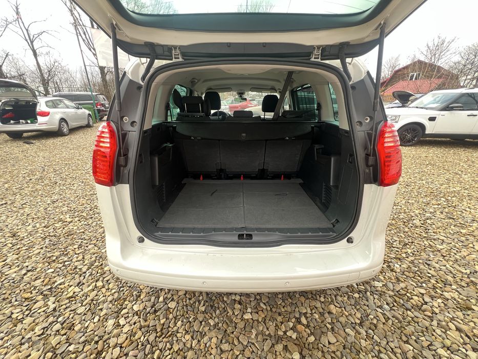 Сімейна машина в дуже гарному стані за всіма деталями телефонуйте