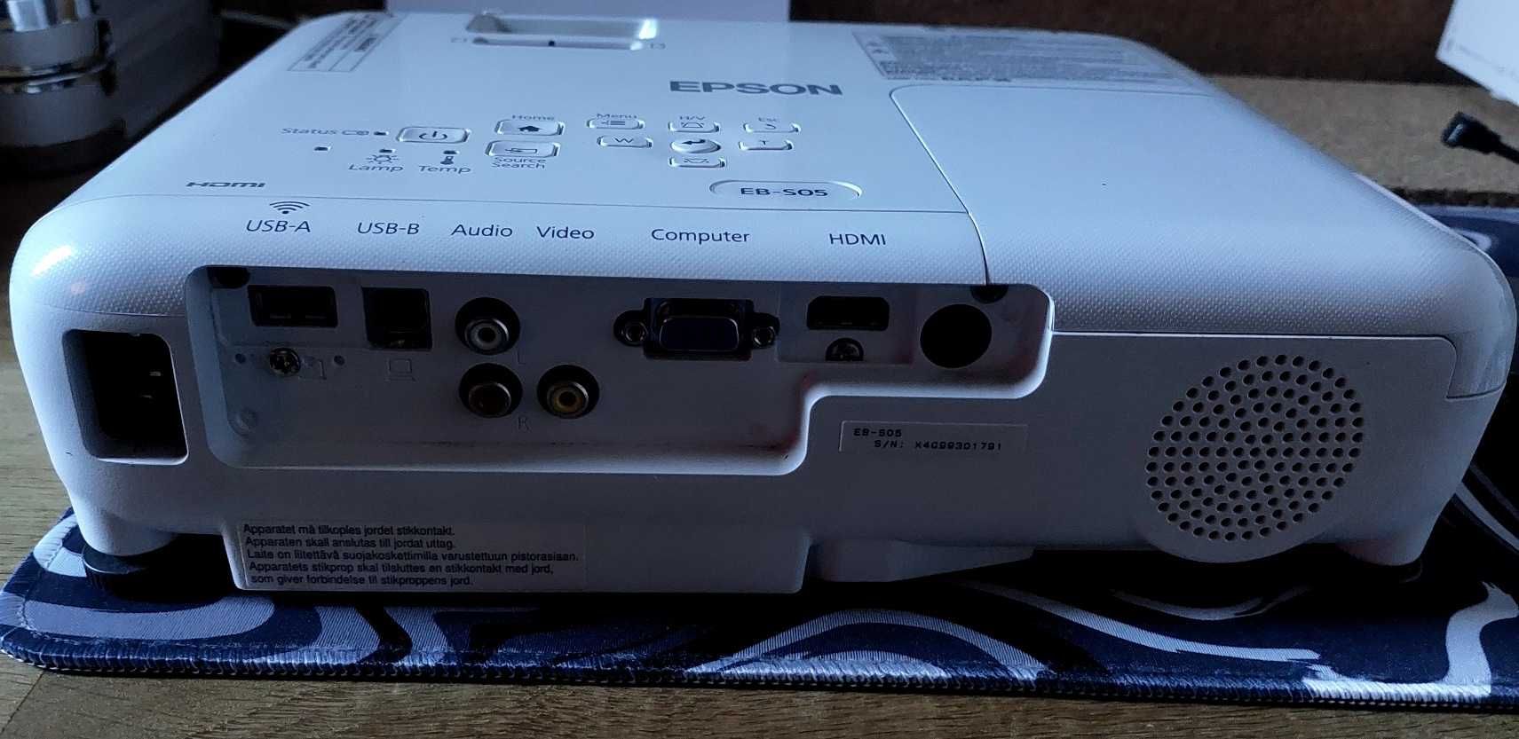 Epson EB-S05 - Usado