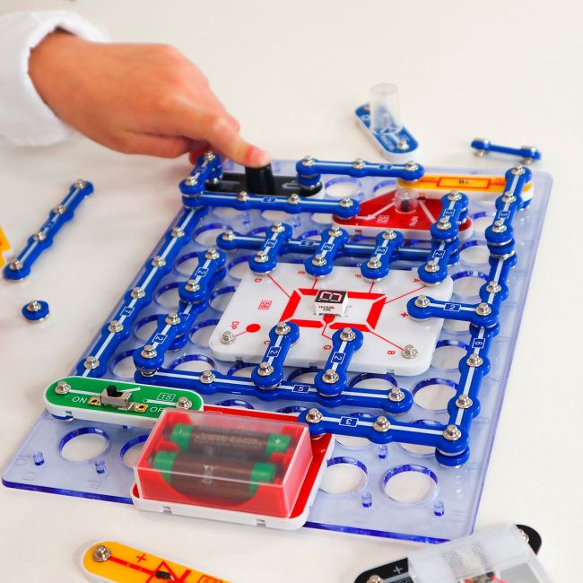 Електронний конструктор Doka Знаток znatok STEM школа 999 схем D70708