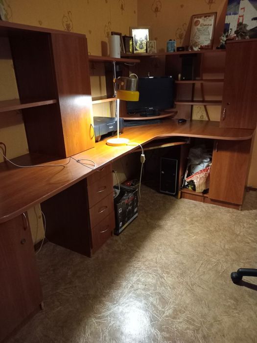 Продам стіл комп'ютерний , письмовий