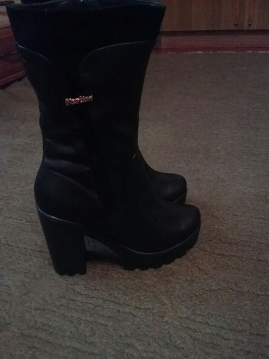 Продам зимові кожані ботінки