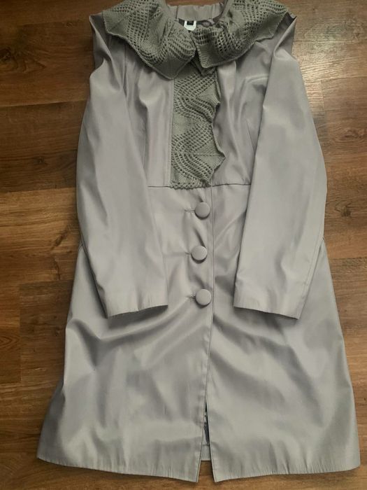 Плащ оригінальний з в'язаним оздобленням