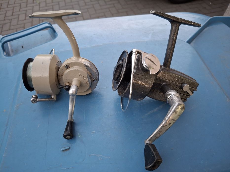 Dwa stare kołowrotki wędkarskie