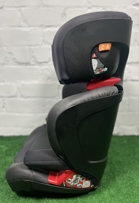 Дитяче автокрісло Chicco Oasys Fix Plus Evo Jet Black. Гарний стан.