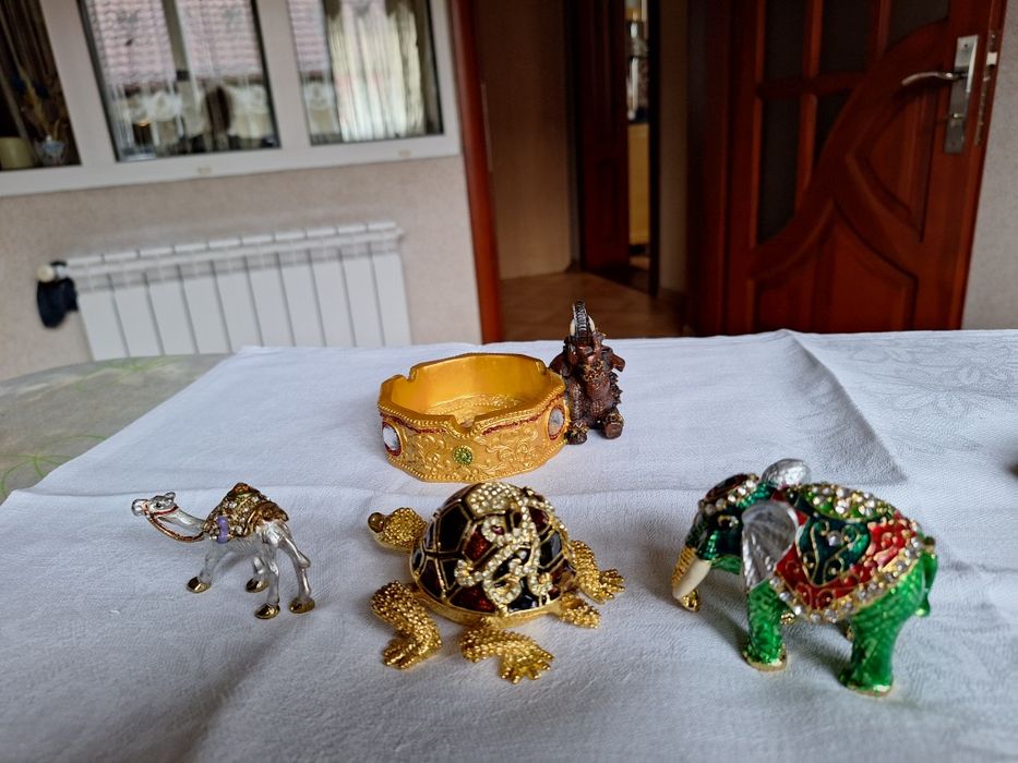 Продам металічні статуетки