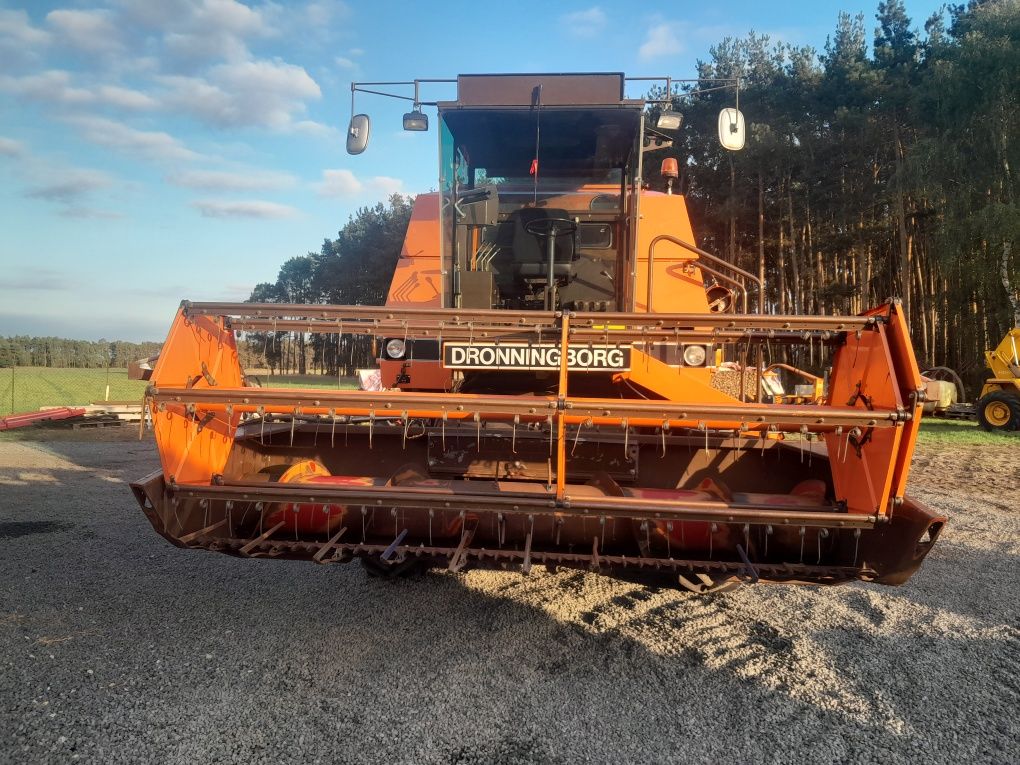 Dronningborg 3600  massey ferguson claas new holland