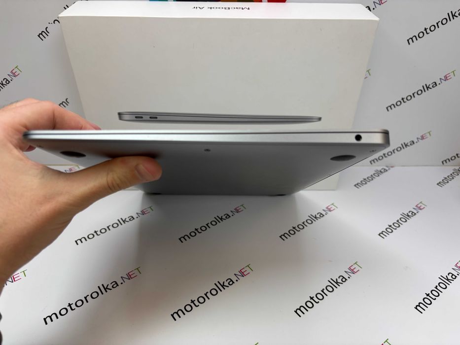 MacBook Air 13 2018 i5 8RAM 128SSD Space Gray  (291 циклов)