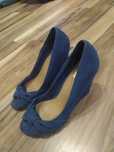 Buty na koturnie Stradivarius