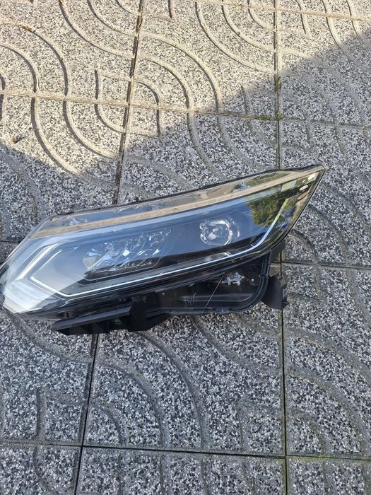 Farol esquerdo e direito Nissan Qashqai J11