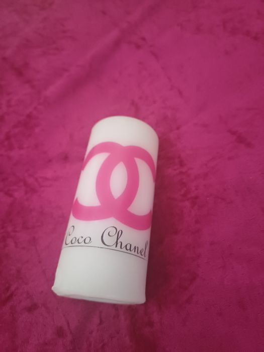 Vela com logo rosa