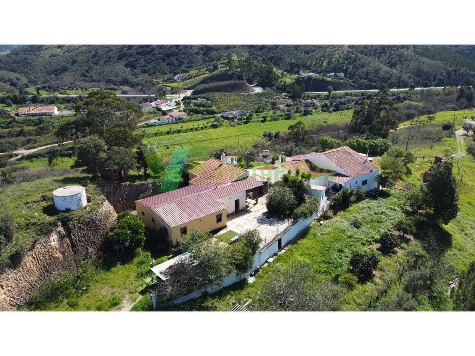 Duas Casas Térreas com 5 Hectares de terreno e Vista Desafogada em ...