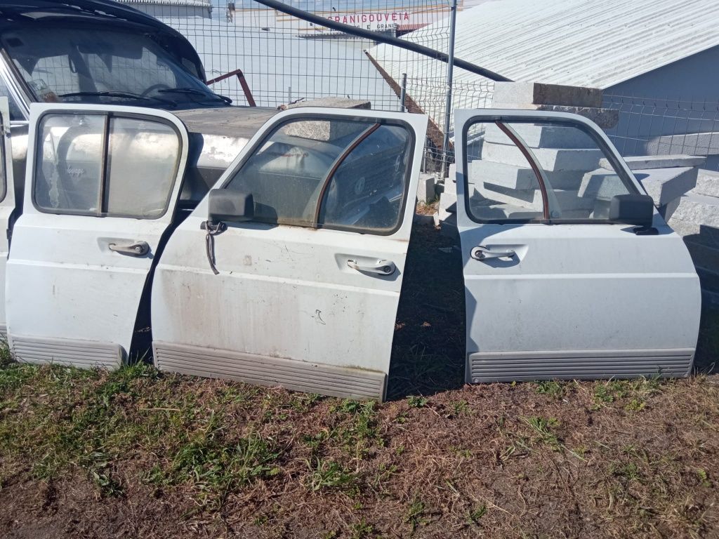 Portas e mala Renault 4L