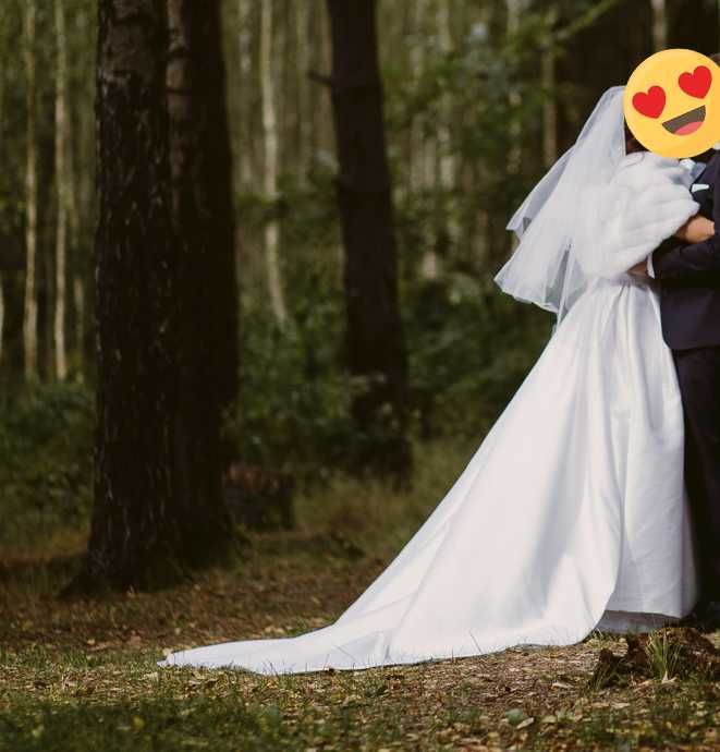 Suknia ślubna z trenem Mikado