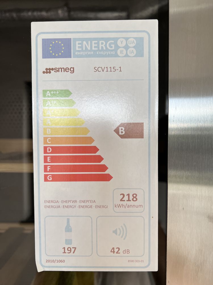 Lodówka winiarka  chłodziarka do wina smeg SCV115-1