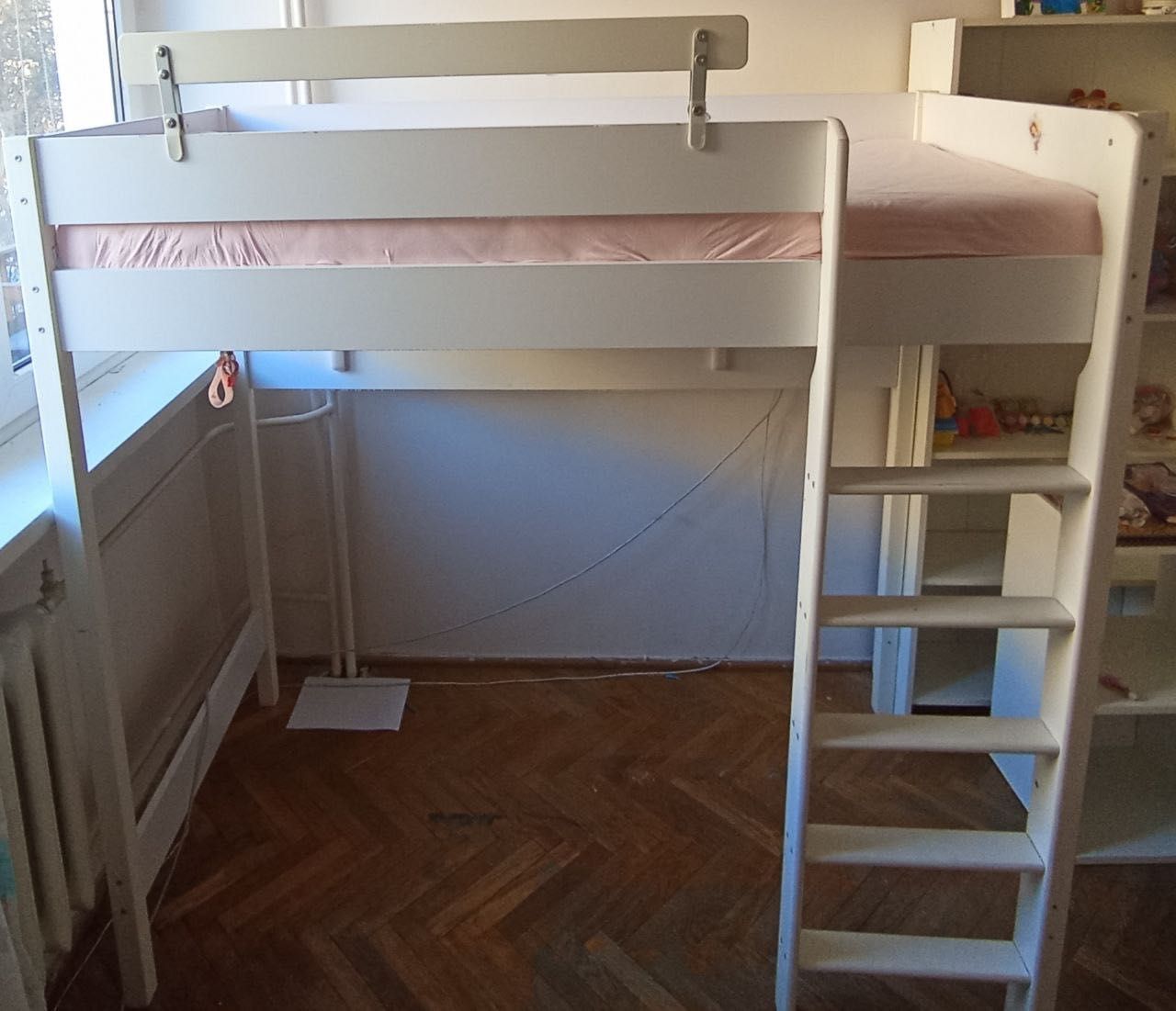 Łóżko z antresolą dla dziecka