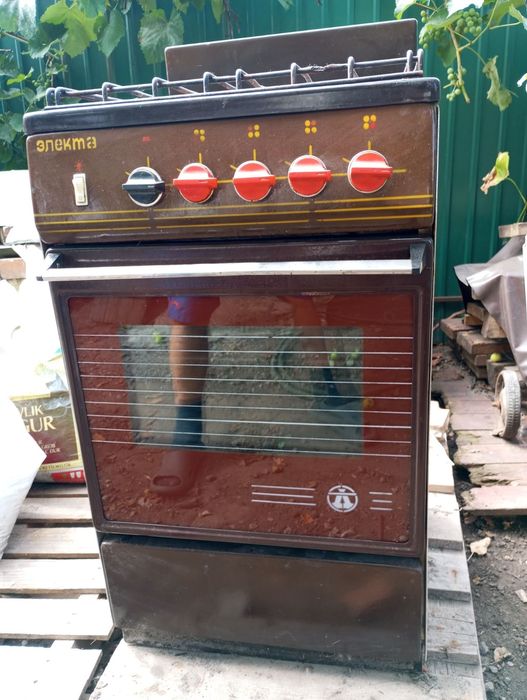 Продам газову плиту " Електа"