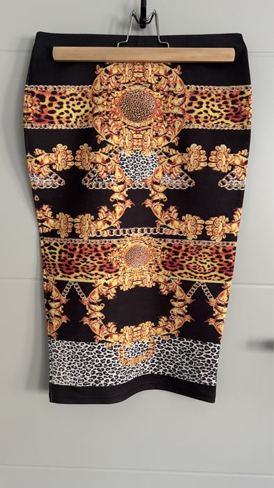 Spódnica za kolano we wzory jak Versace