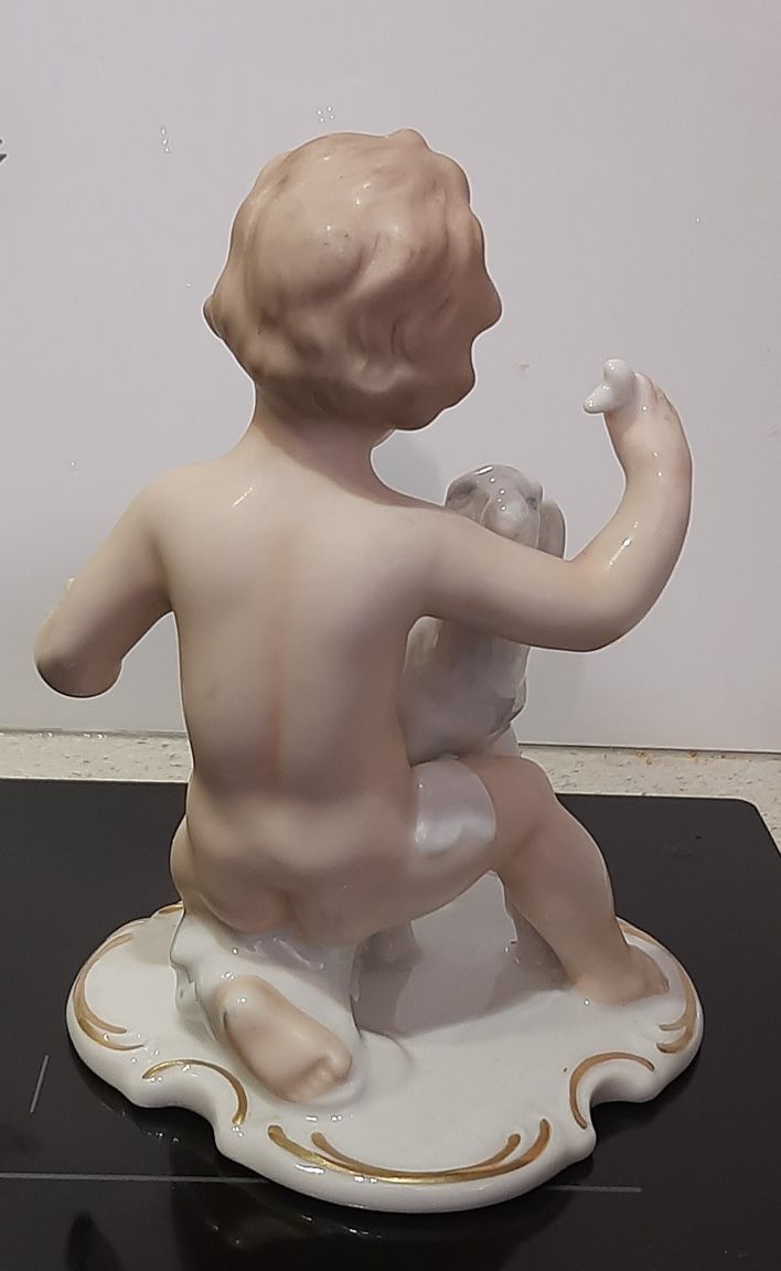 Figurka porcelanowa putto