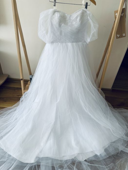 Весільна сукня з шлейфом