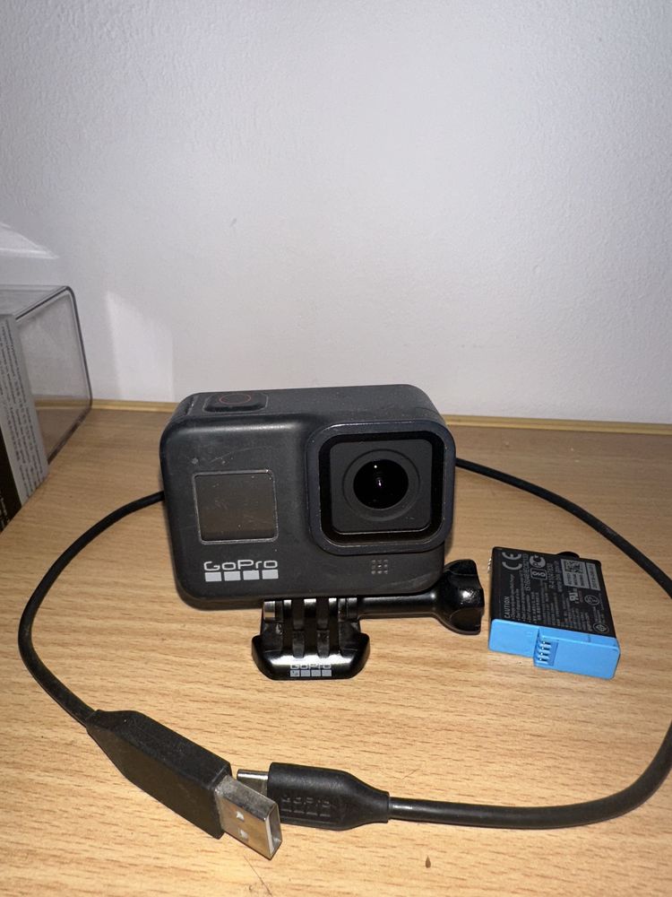 GoPro 8 Hero black + zestaw akcesoriów + karta pamięci 64 Gb