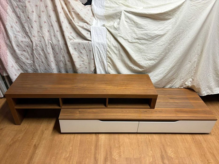 Móvel TV em MDF folha de nogueira com prateleira suspensa