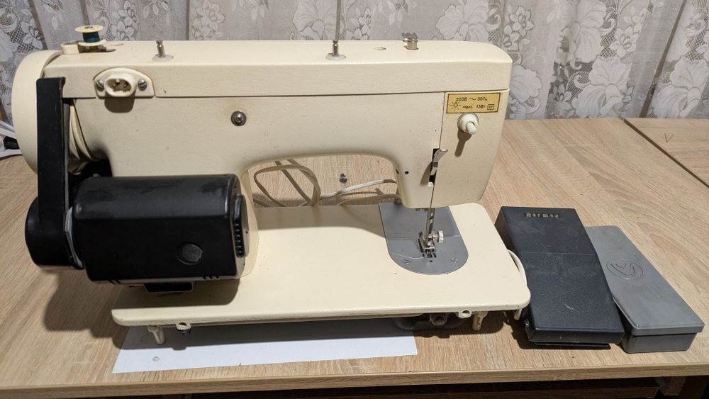 Швейная машинка Чайка 142М з електроприводом.