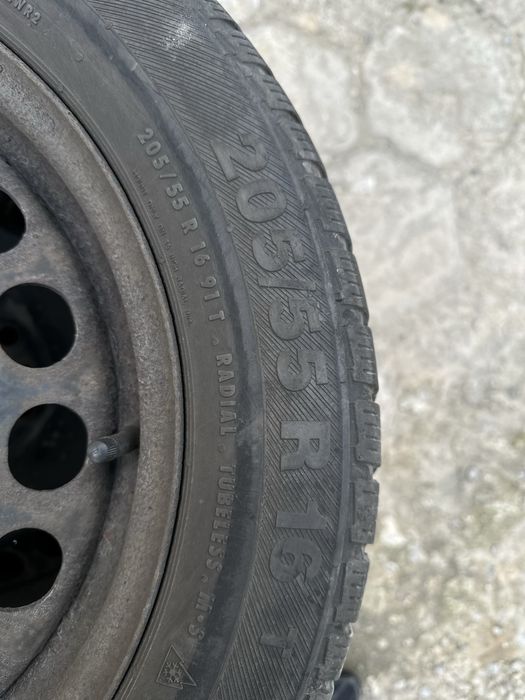 Opony zimowe z felgami stalowymi 16 cali