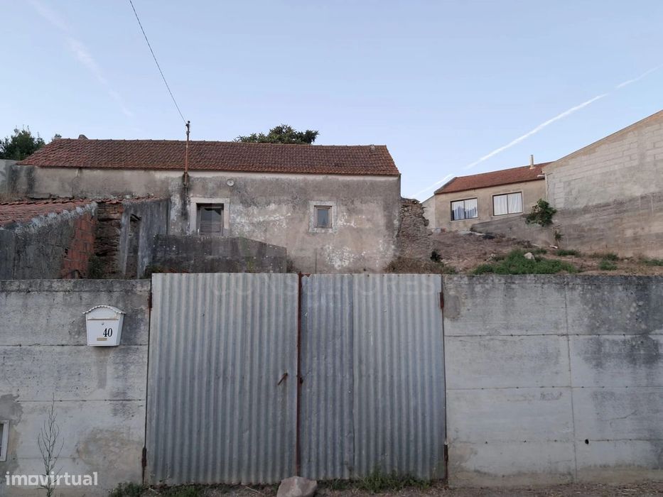 Moradia para remodelar em lote de terreno c/ 520m2