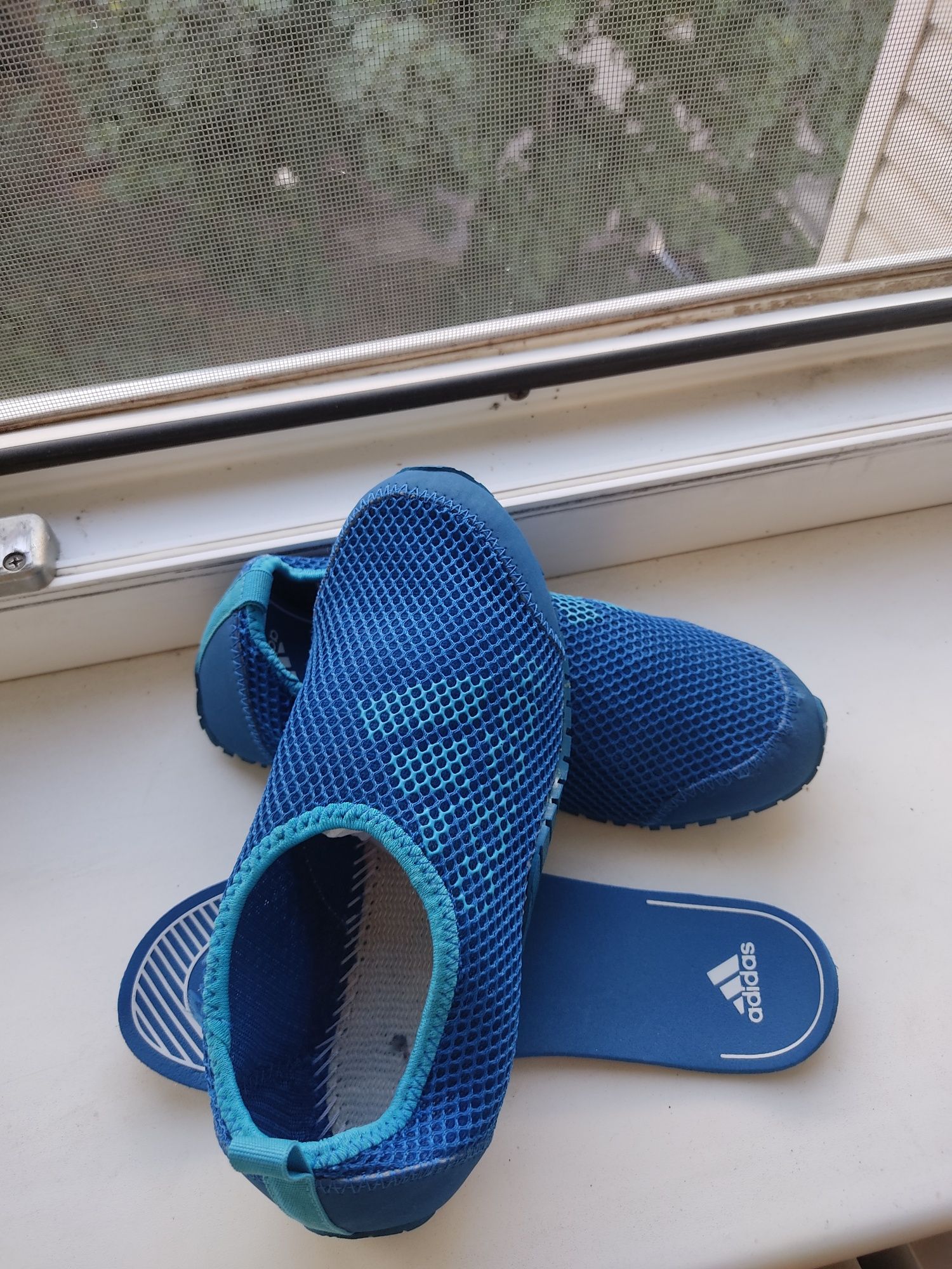 Продам детские коралловые тапочки для плавания Adidas , р. 33
