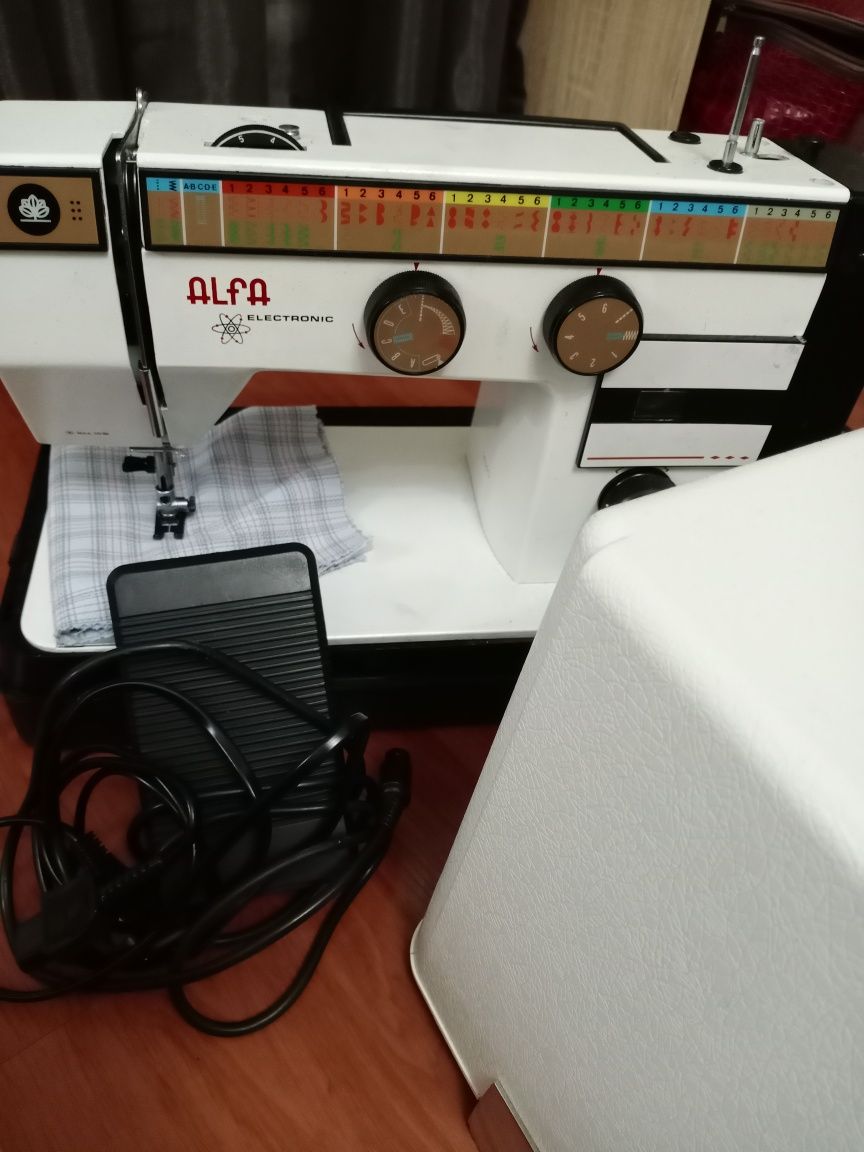 Швейная машинка Альфа