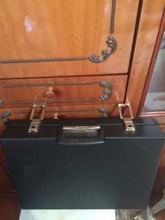 Класичний дипломат-кейс